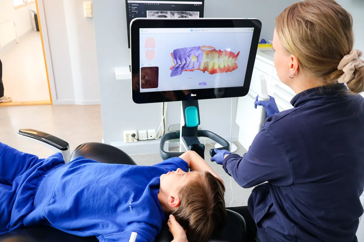 Digital 3D-scan under konsultasjon hos kjeveortoped Lille Smil i Lillestrøm